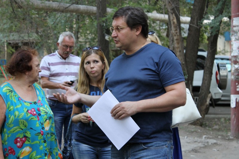 Жильцы дома на Тельмана пожаловались на скверный запах