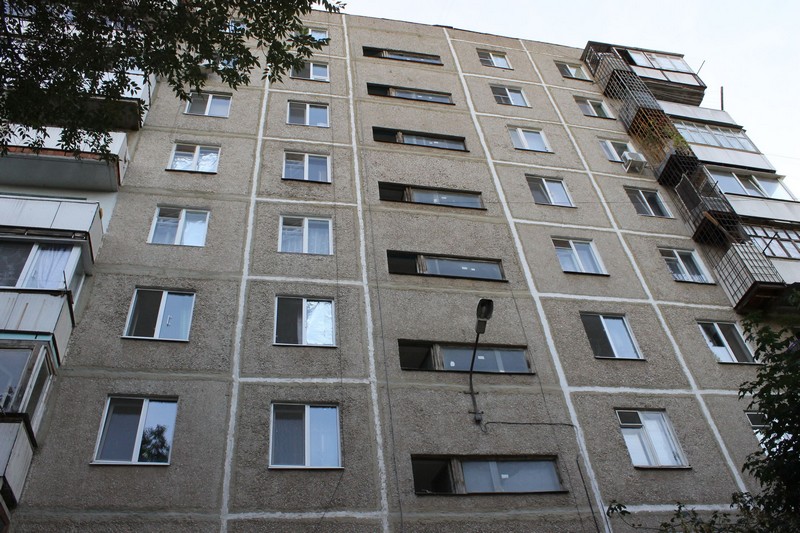 Жильцы дома на Тельмана пожаловались на скверный запах