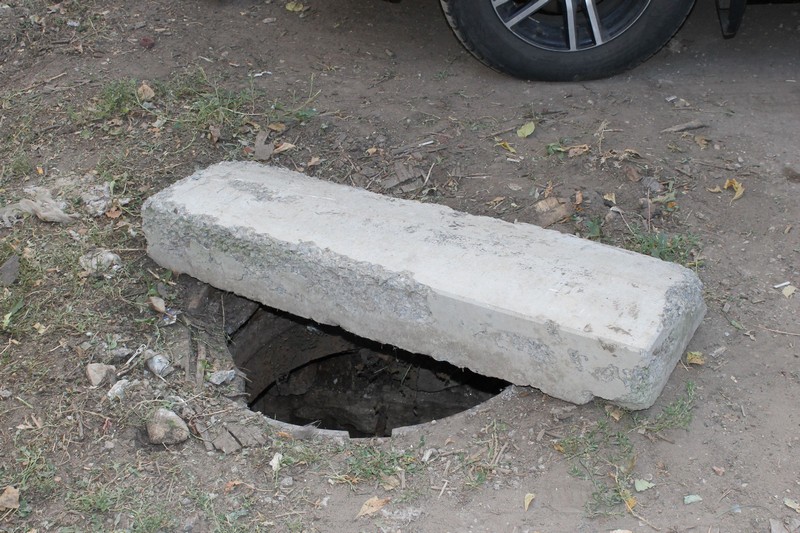 Жильцы дома на Тельмана пожаловались на скверный запах