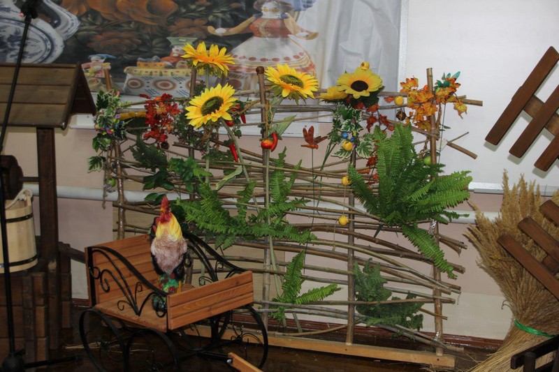 Педагогическая конференция началась с опозданием из-за хлебосольства и песнопений