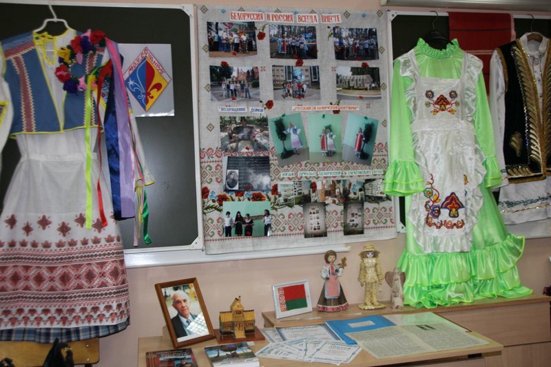 Педагогическая конференция началась с опозданием из-за хлебосольства и песнопений