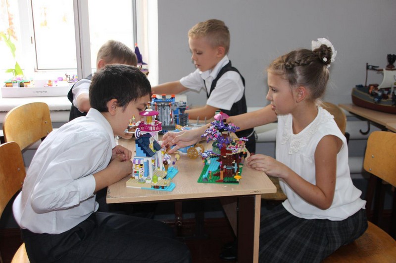 Педагогическая конференция началась с опозданием из-за хлебосольства и песнопений