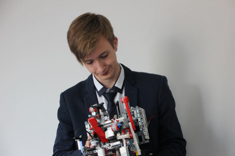 Педагогическая конференция началась с опозданием из-за хлебосольства и песнопений