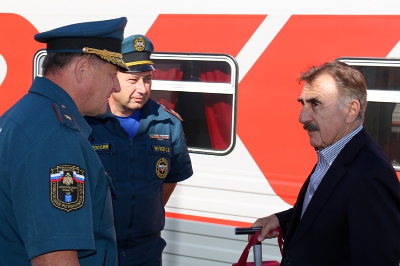 Генерал Качев встретил на вокзале телеведущего Леонида Каневского