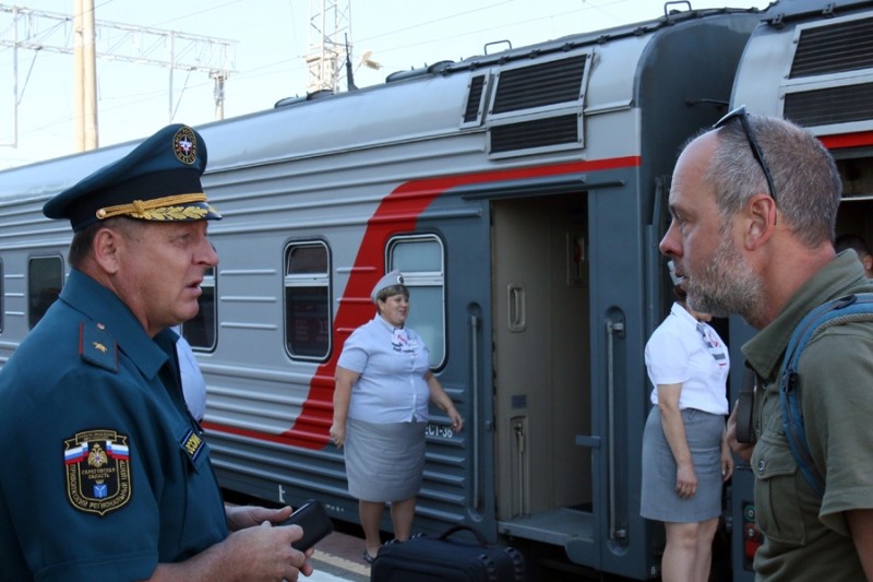 Генерал Качев встретил на вокзале телеведущего Леонида Каневского