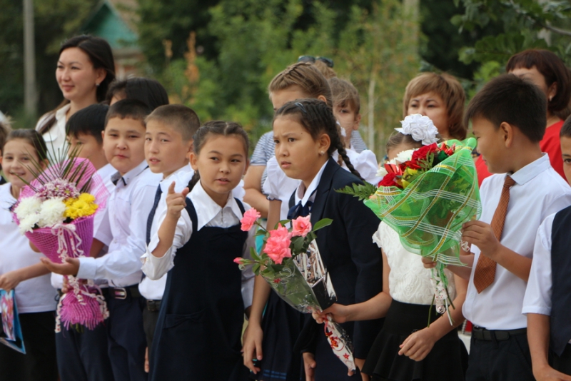 Вячеслав Володин пожелал школьникам слушать учителей и радовать родителей
