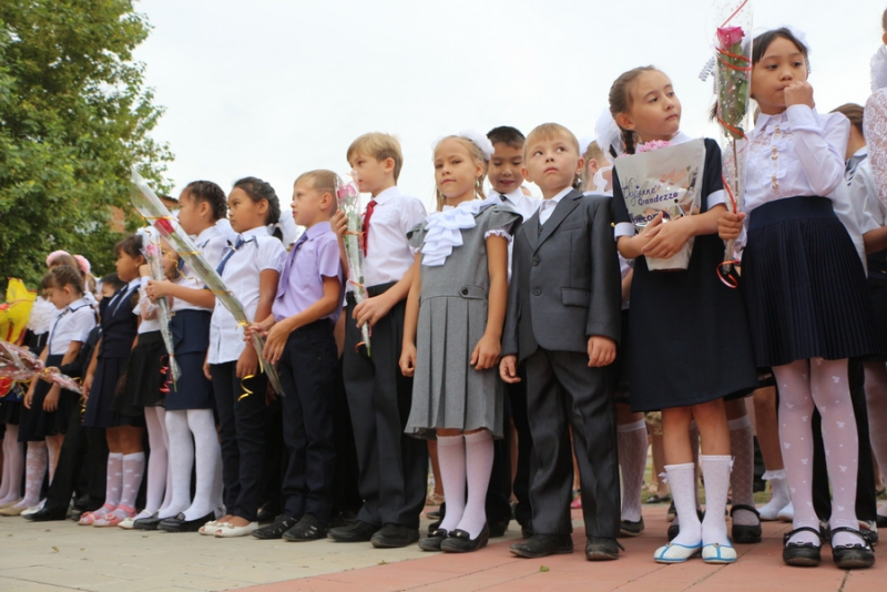 Вячеслав Володин пожелал школьникам слушать учителей и радовать родителей