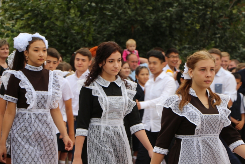 Вячеслав Володин пожелал школьникам слушать учителей и радовать родителей