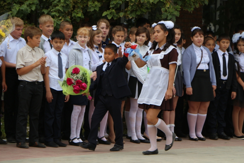 Вячеслав Володин пожелал школьникам слушать учителей и радовать родителей