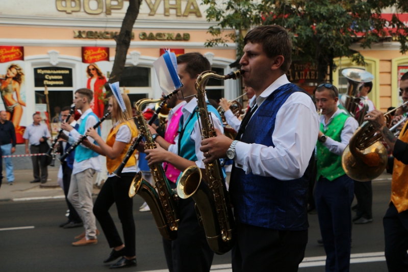 В параде первокурсников принимают участие 10 тысяч студентов