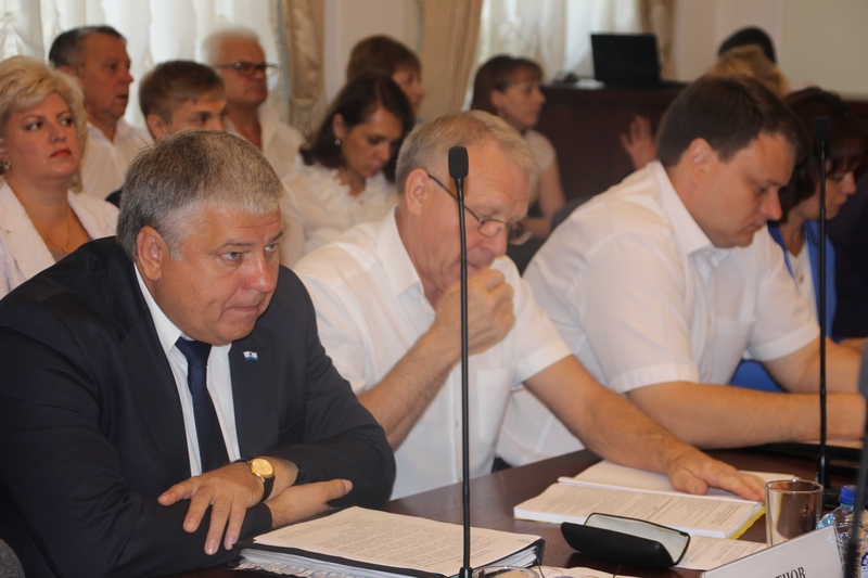 Валерий Сараев о ремонте дворов: «Времени остается мало»