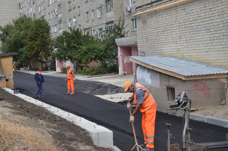 Сараев усомнился в качестве укладки асфальта во 2-м Кавказском тупике