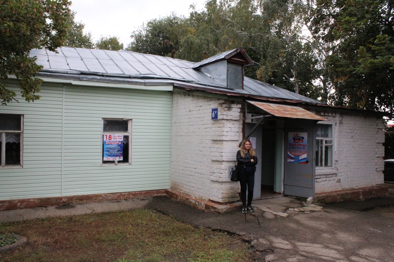 Губернатора возле избирательного участка подкараулили обманутые дольщики