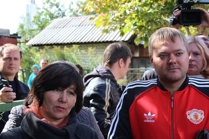 Губернатора возле избирательного участка подкараулили обманутые дольщики