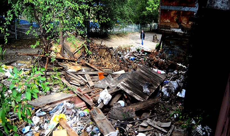 Приставы снесли гараж во дворе на 5-й Дачной