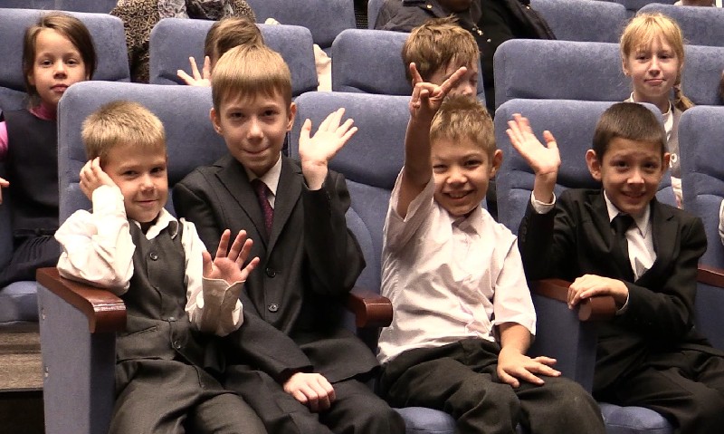 В Президентской академии показали спектакль воспитанникам интернатов