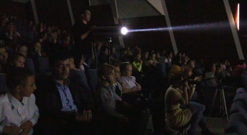 В Президентской академии показали спектакль воспитанникам интернатов