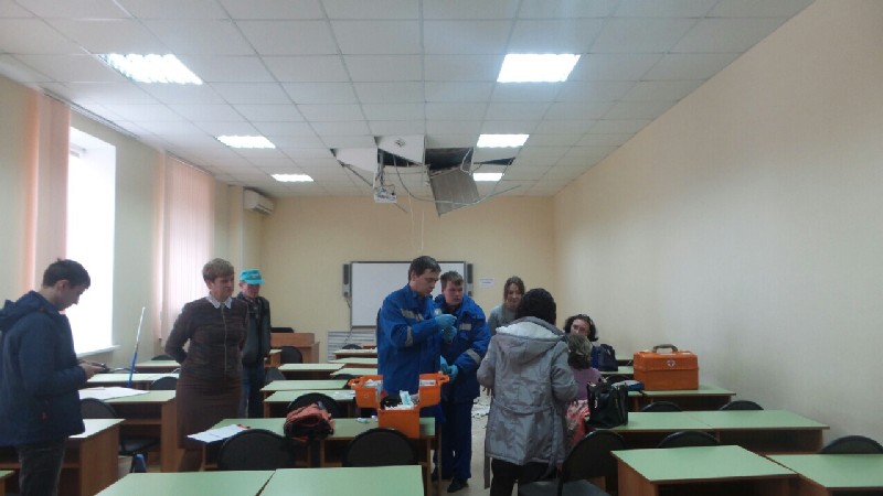 Минобраз об обрушении в институте: Здание еще не аварийное