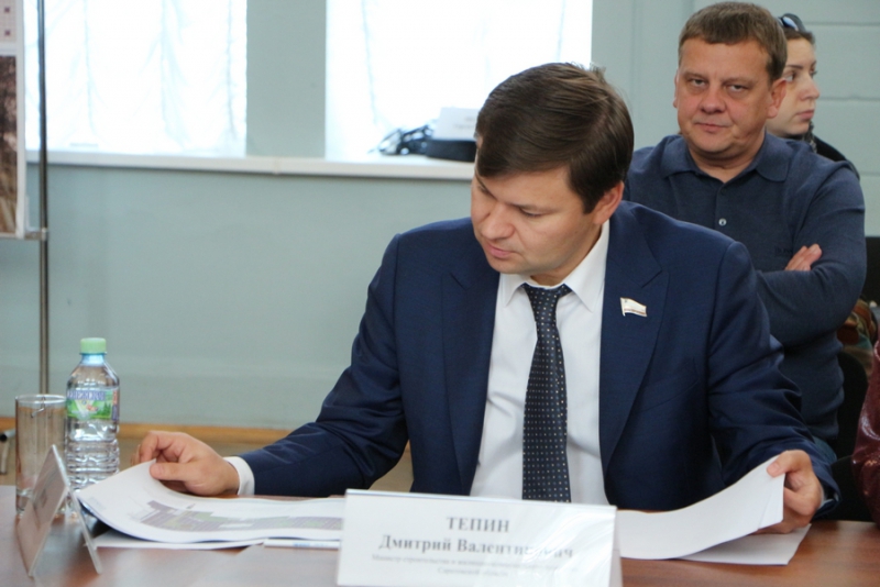 В Саратове разработают концепцию размещения рекламных вывесок