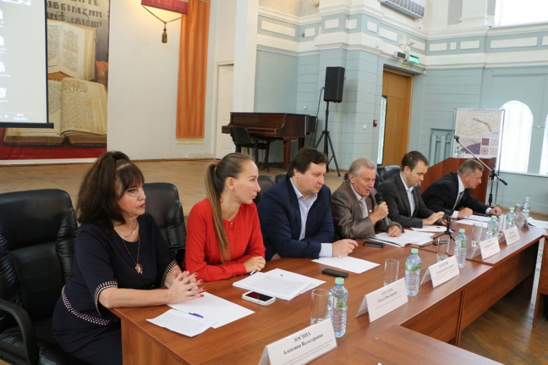 В Саратове разработают концепцию размещения рекламных вывесок