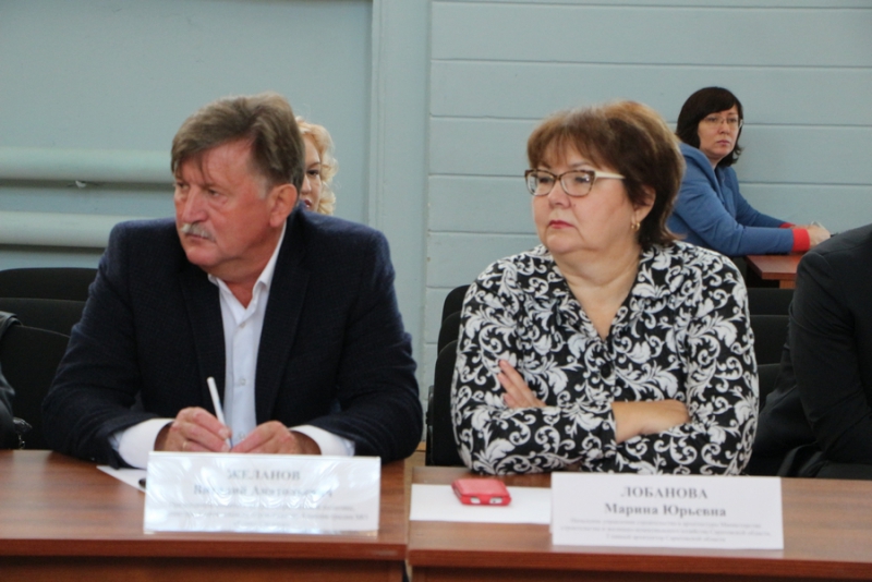 В Саратове разработают концепцию размещения рекламных вывесок