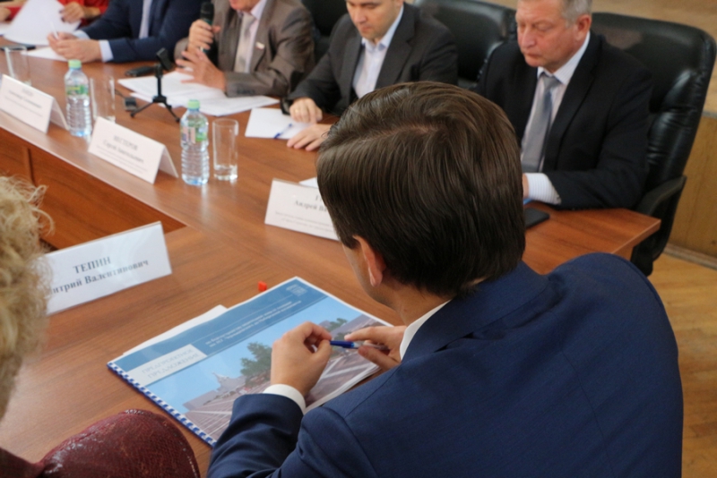 В Саратове разработают концепцию размещения рекламных вывесок