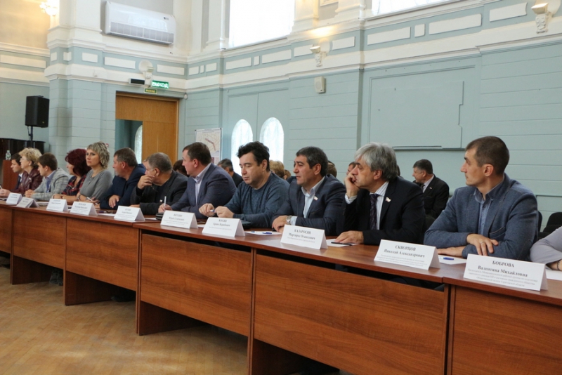 В Саратове разработают концепцию размещения рекламных вывесок