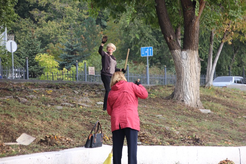 Саратовские студенты и экологи очистили от мусора берег Волги