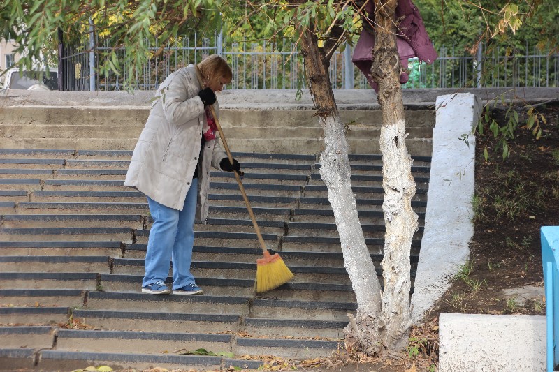 Саратовские студенты и экологи очистили от мусора берег Волги