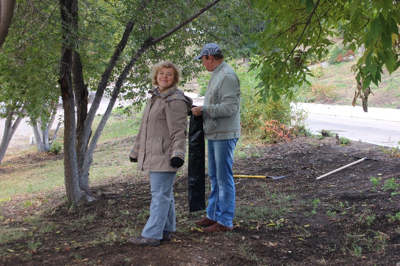 Саратовские студенты и экологи очистили от мусора берег Волги