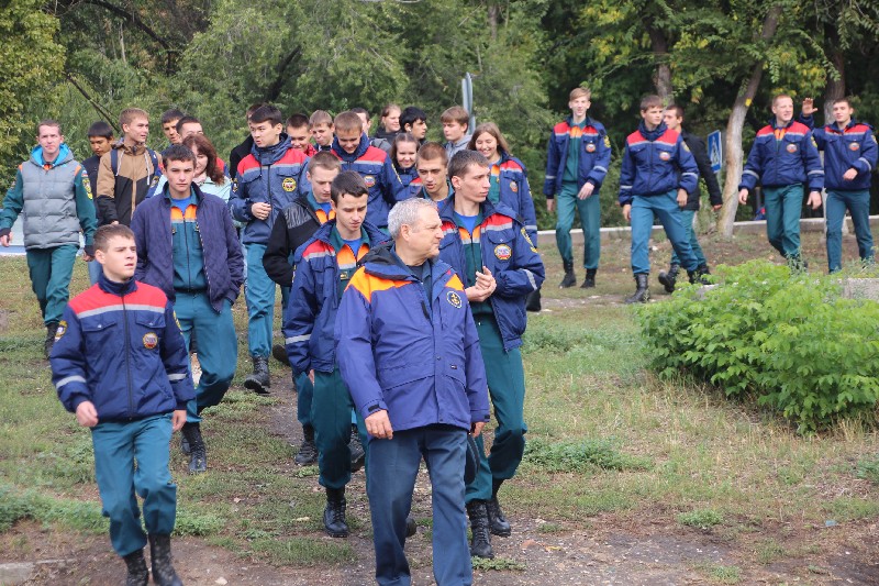 Саратовские студенты и экологи очистили от мусора берег Волги