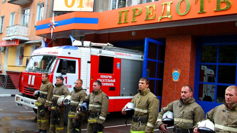 Саратовские пожарные почтили память 8 погибших огнеборцев