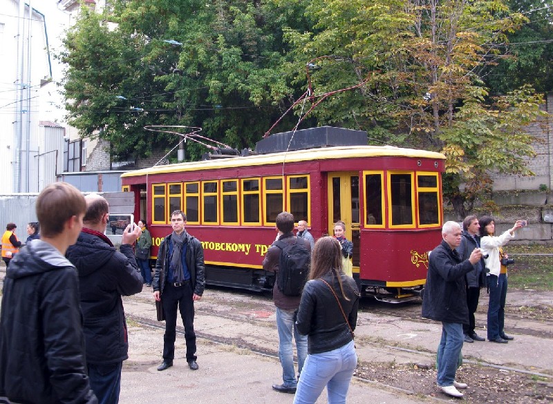 Экскурсии на трамвайчиках. Трамвай 3 Саратов. Экскурсионный трамвай в Москве. Экскурсионный трамвай Саратов. Прогулка на трамвае.
