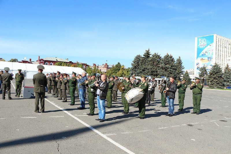 На Театральной площади проходит репетиция парада духовых оркестров