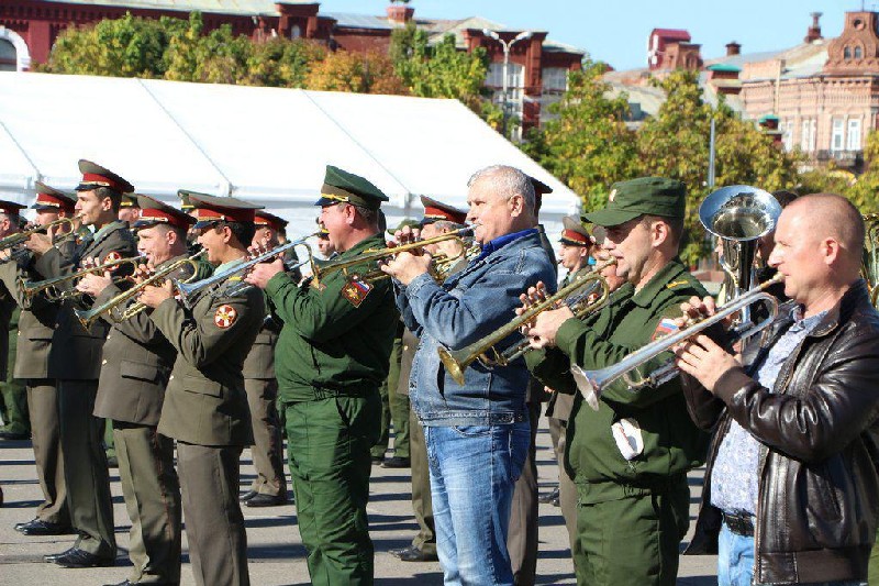 На Театральной площади проходит репетиция парада духовых оркестров