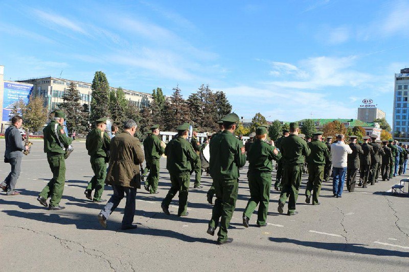 На Театральной площади проходит репетиция парада духовых оркестров