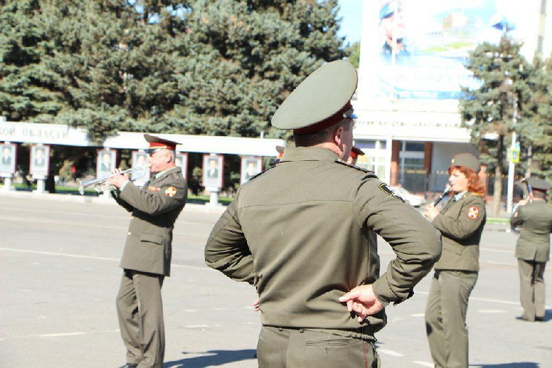 На Театральной площади проходит репетиция парада духовых оркестров