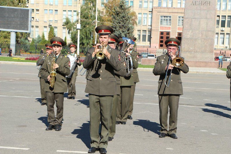 На Театральной площади проходит репетиция парада духовых оркестров