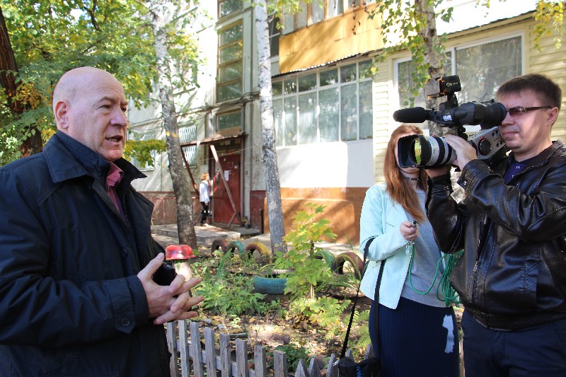 В Балакове проверили капитальный ремонт кровель и коммуникаций