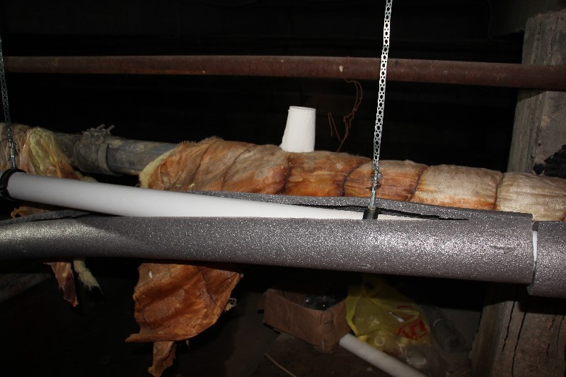 В Балакове проверили капитальный ремонт кровель и коммуникаций