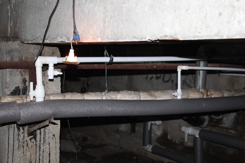 В Балакове проверили капитальный ремонт кровель и коммуникаций