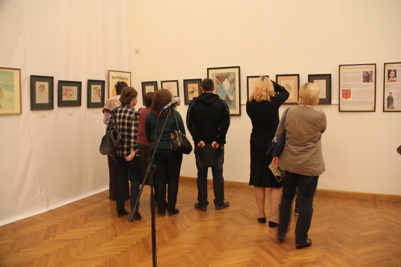 В Саратов привезли работы оформителя самого известного кабаре Парижа