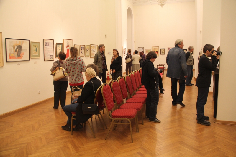 В Саратов привезли работы оформителя самого известного кабаре Парижа