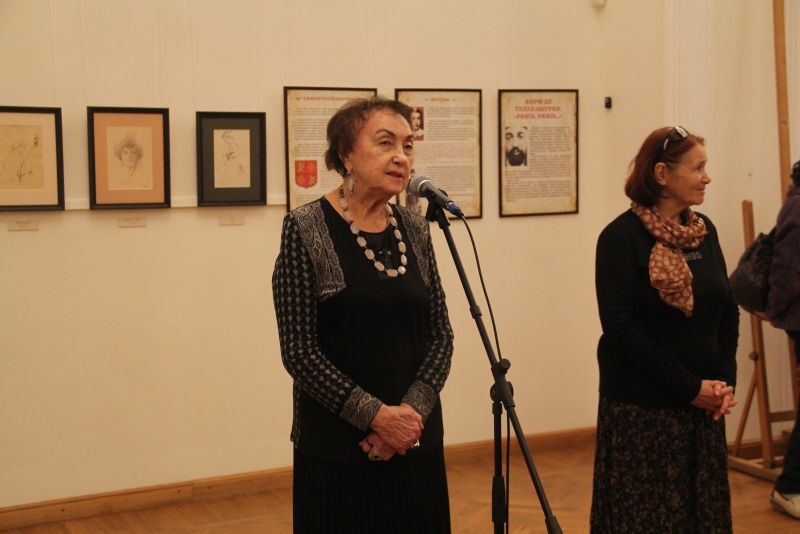 В Саратов привезли работы оформителя самого известного кабаре Парижа