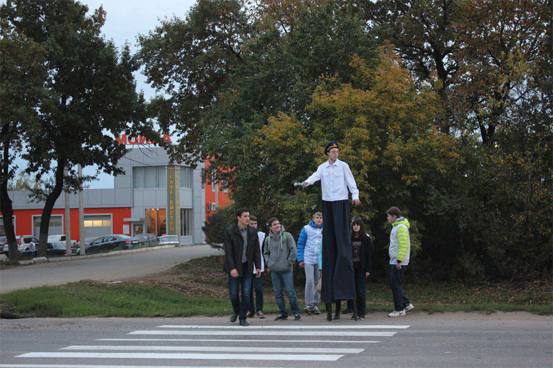 Сараев приехал на сход сторонников установки светофора