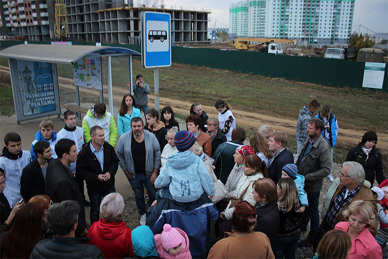 Сараев приехал на сход сторонников установки светофора