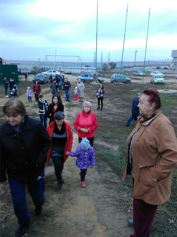 Сараев приехал на сход сторонников установки светофора