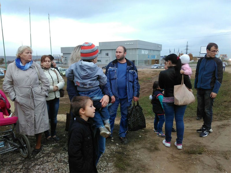 Сараев приехал на сход сторонников установки светофора