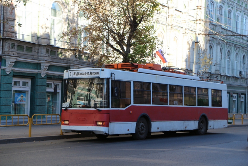 Из-за обрыва проводов в центре Саратова остановлено движение троллейбусов