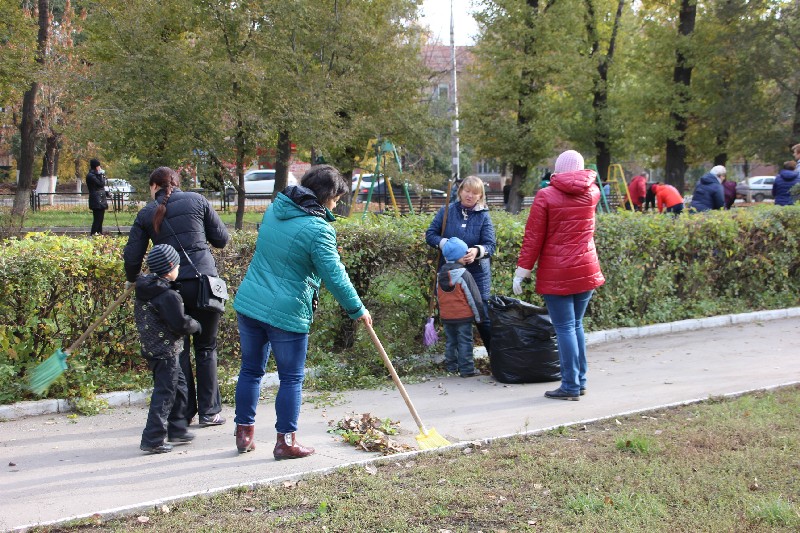 «Холодный субботник» в Саратове вывел на улицы 10 тысяч горожан